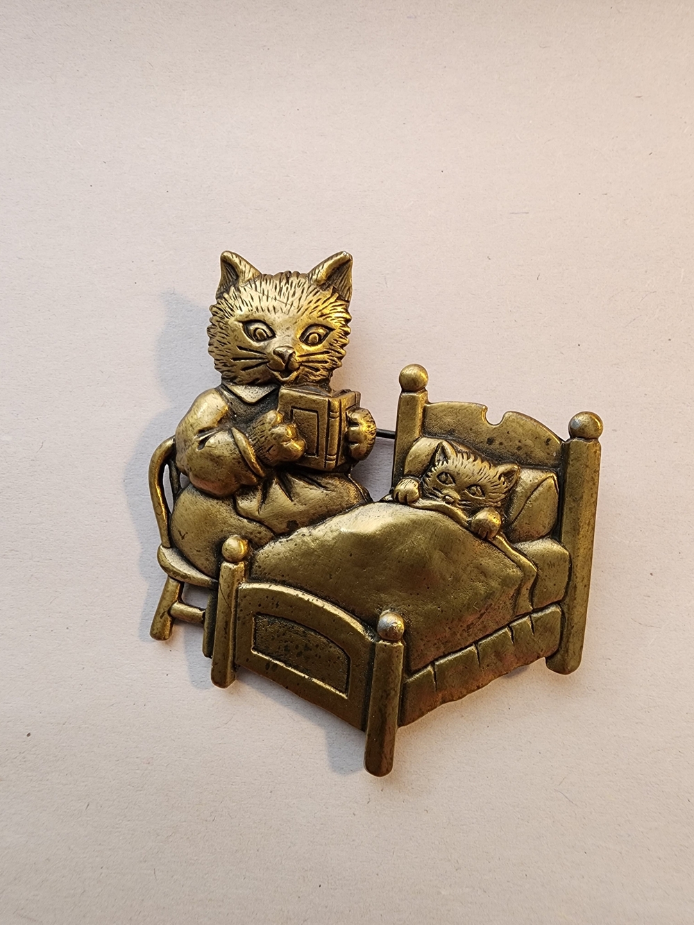 Vintage JJ Jonette Cat Bedtime Story Brooch Gold Tone Mother Kitten Pin